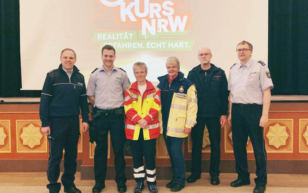 „Unfälle passieren nicht, sie werden verursacht“ – Aufklärungskampagne der Polizei NRW für 10. und 11. Klässler in Bad Driburg