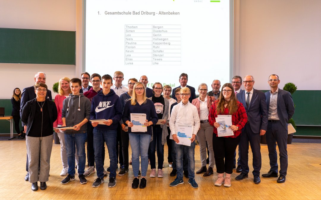 Schülerinnen und Schüler der Gesamtschule Bad Driburg mit dem Förderpreis der Wirtschaft ausgezeichnet