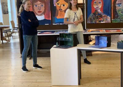 Die Organisatoren und Kunstkolleginnen Stephanie Pähler-Martschinke und Lina Riebler